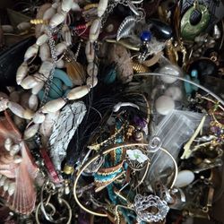 Mixed Jewelry Lot 11 Lbs Craft Harvest Scrap Findings Beads Vintage To Mod Negotiable 