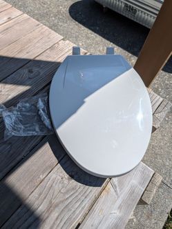 Free plastic toilet seat