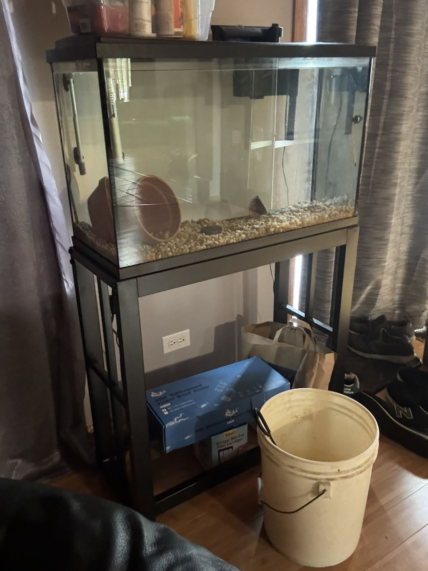 29 Gallon Fish Tank With Stand, Lid, Automatic Siphon And 4 Filters