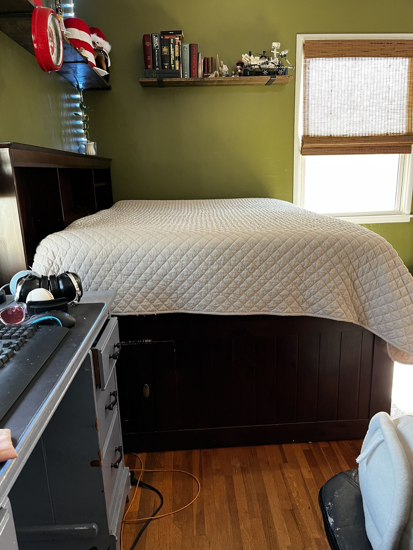 Captain’s Bed With Bookshelves And Trundle