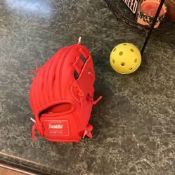Franklin Tee Ball Glove 8.5” And Balls 