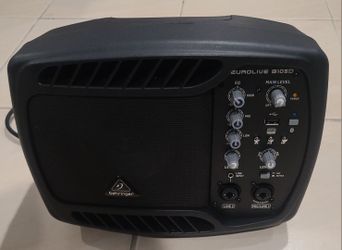 Behringer B105D 50W 5 inch Powered Monitor Speaker and Shure Mic Bundle