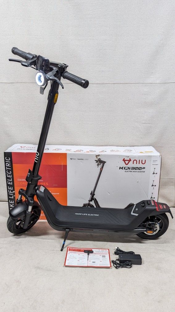 NIU KQi 300P Electric Scooter - 30 Mi. Range, 20 MPH, 900W Max Power, EXCELLENT CONDITION