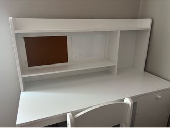 Kids work desk and chair