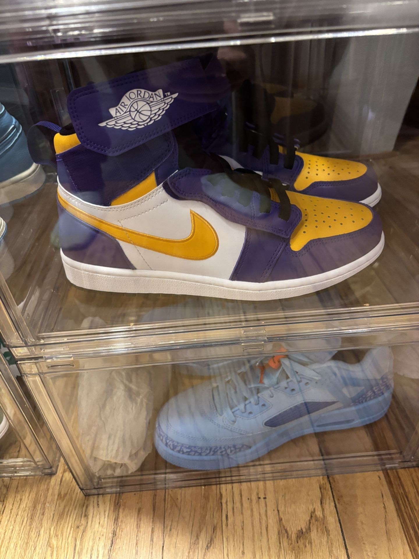 Jordan 1 Flyease Lakers Edition
