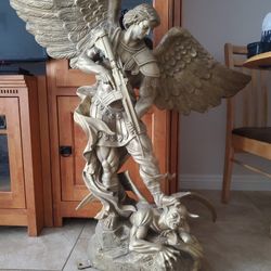 Archangel Michael Statue/AR15