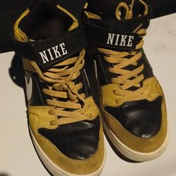 NIKE'S. ZOOM.  MORGAN