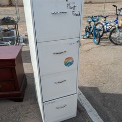 File Cabinet Good Condtion