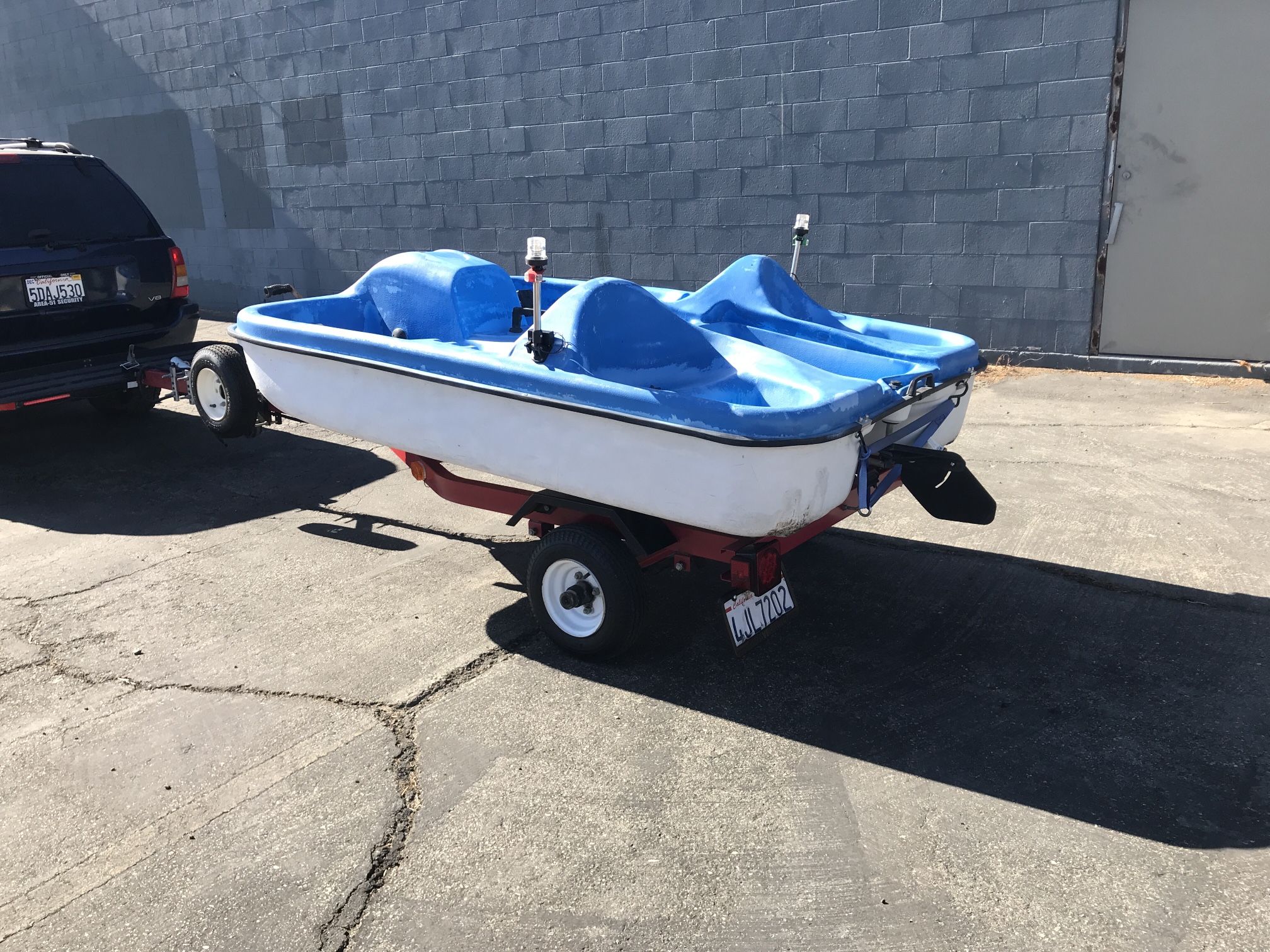 Pelican Pedal-Boat with Trailer