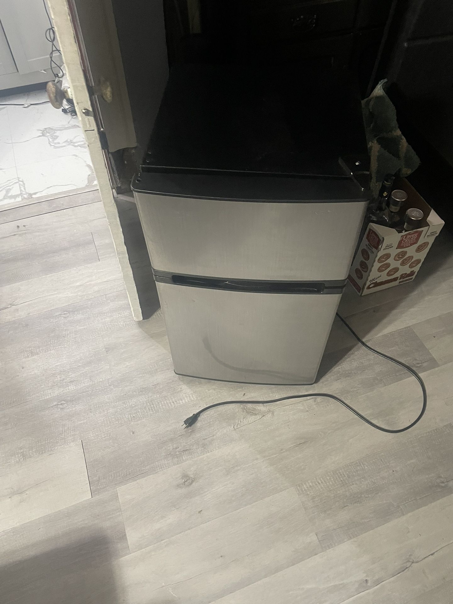 Mini fridge