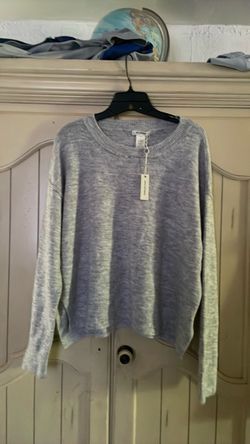 Max studio pullover L neck defect