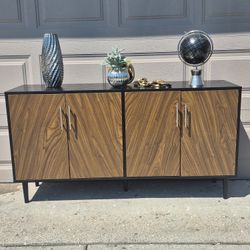 INDUSTRIAL MID CENTURY  SIDEBOARD OR BUFFET BRAND NEW ASSEMBLED 58X17X32 REGULABLE SHELVES GREAT!!