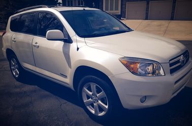 Family vehicle 2006 TOYOTA RAV4 New battery