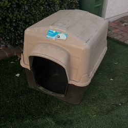 HARD PLASTIC DOG HOUSE