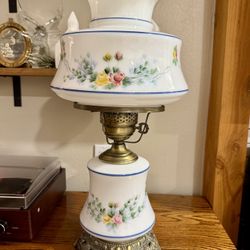 Vintage Quoizel Hurricane Table Lamp – 1973 – Milk Glass Floral