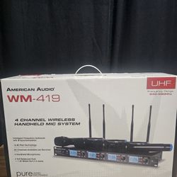 American Audio WM-419 4-channel Wireless UHF Microphone System