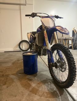 2012 Yamaha YZ450F (Motocross Dirt Bike) ( BLUE)