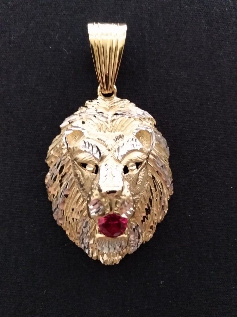 14 K Lion Head Pendant
