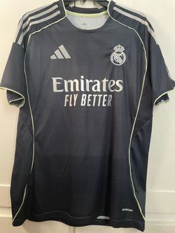 Real Madrid 25/26 second kit size large