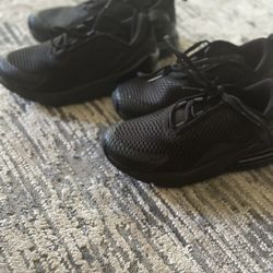 Brand new (worn 2x) Kids Air Max 270 sz 11c 