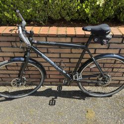 Aluminum Cannondale bike for 6’2” person
