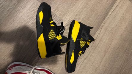 Jorden 4s Yellow Cats Paid 210 Only Used 2 Times