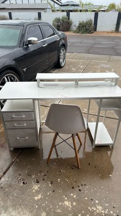 White desk with chair