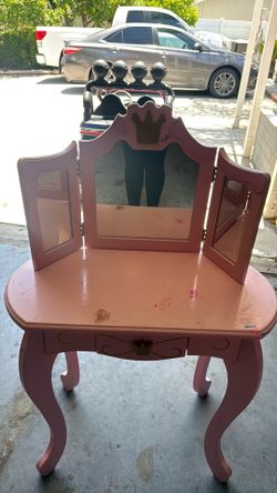 Little pink vanity