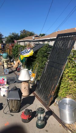 Yard-sale 1456 sepulveda ave San Bernardino ca92404