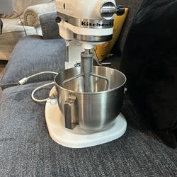 KitchenAid 4.5 quart stand mixer White