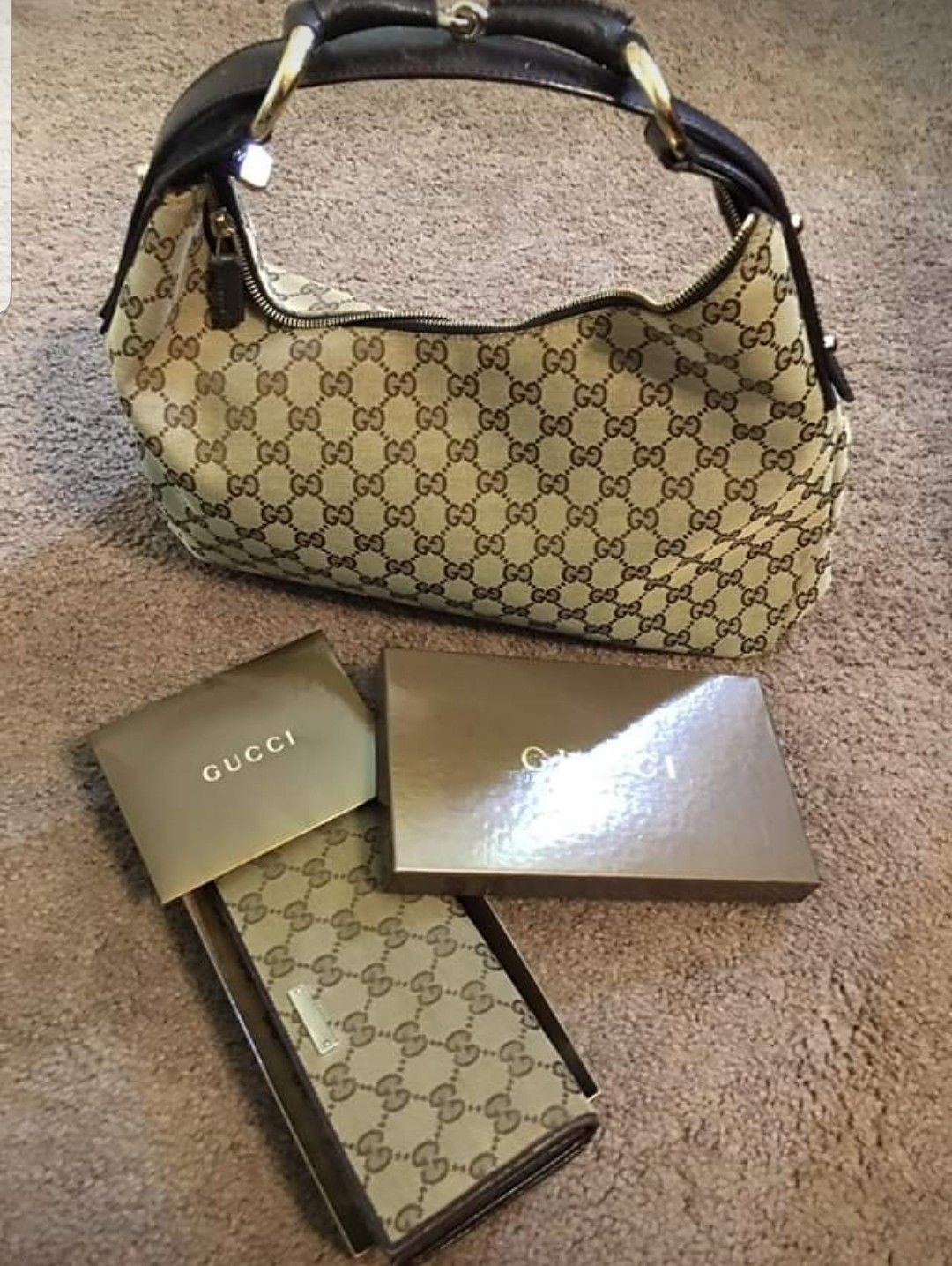 100% Authentic Gucci Wallet ONLY. GUCCI BAG IS NOT INCLUDED BUT YOU MAY BUY SEPARATELY.