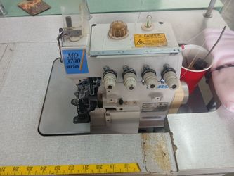 Sewing machine/maquina de coser