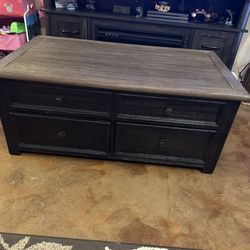 Beautiful Lift Top Coffee Table 