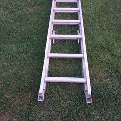 32 ft Ladder Heavy Duty ( Condition Good  )