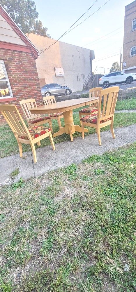 Dining Table Set With Beautiful 5 Chairs