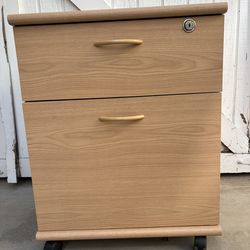 Stand alone floor filing cabinet