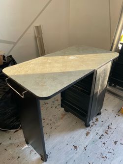 Manicure Table
