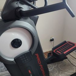 Pro Form Elliptical Machine 