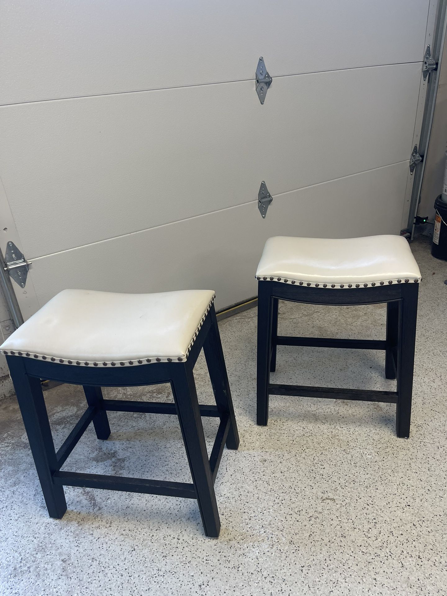 2 Bar Stools Obo