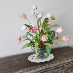 Beautiful Tulip Arrangement In Vase ($600+ Retail) 