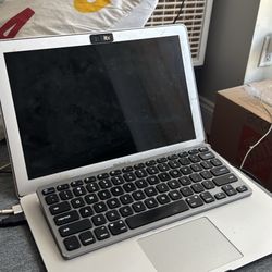 MacBook Air 11-inch with External Keyboard