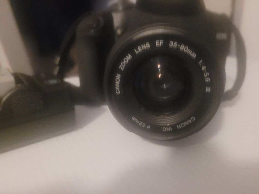 Canon EOS XS Camera With Zoom Lens