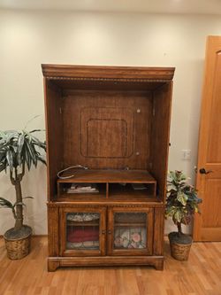 Small / medium tv stand / cabinet
