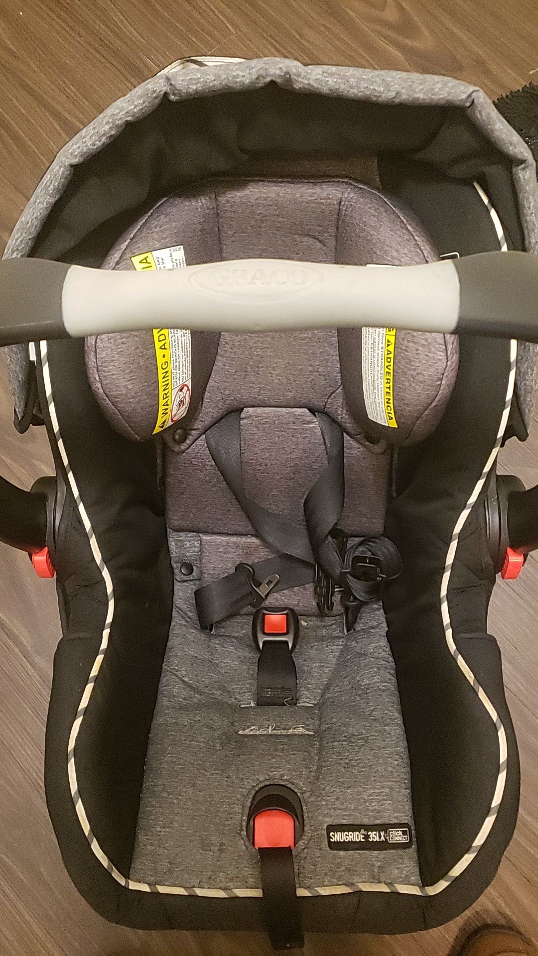 Baby car seat in great/clean condition