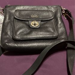 Beautiful Coach All Leather Cross Body Purse In Excellent Condition 