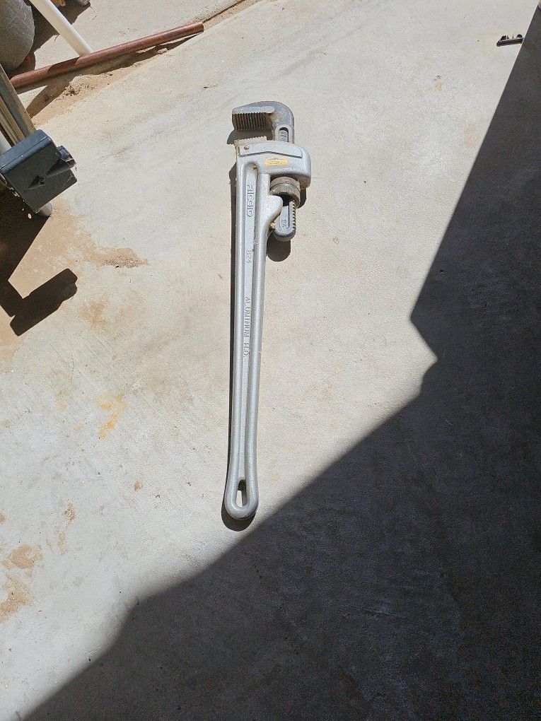 Like New Ridgid 24 aluminum pipe wrench