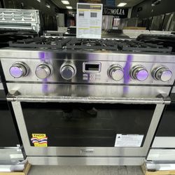 THOR Kitchen Contemporary 36-in 6 Burners Freestanding Gas Range with convection oven in Stainless Steel