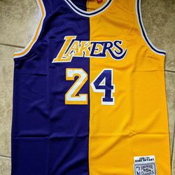 Los Angeles Lakers Jersey Kobe Bryant Size XL 