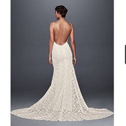 Size 6 Soft laced ivory wedding dress