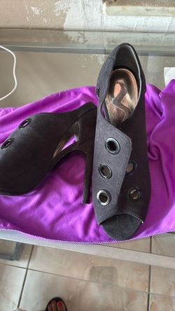 Black shoes  8/1/2 M